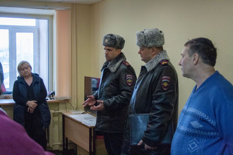 Руководитель областного УМВД посетил пункт временного размещения граждан в Мончегорске